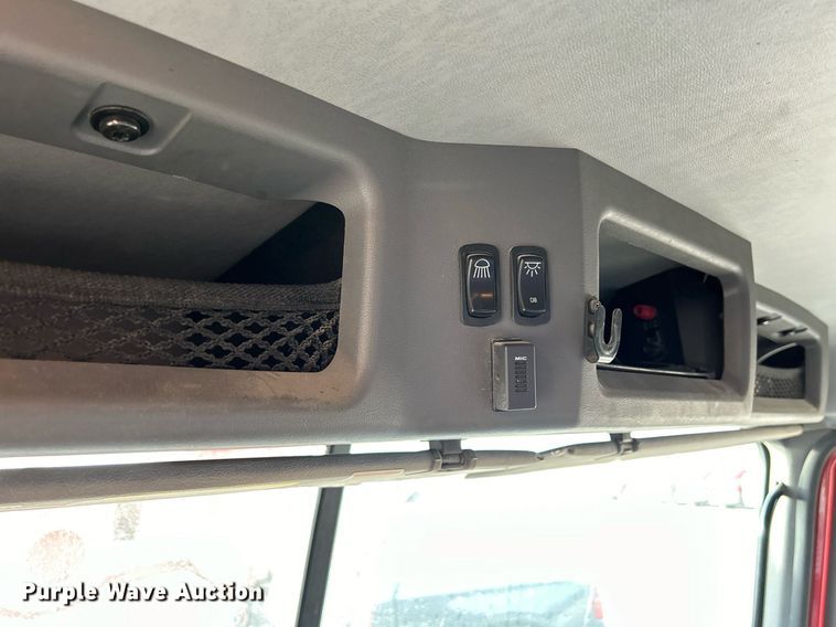 image for item EV9404 2017 Mack CXU613  semi truck