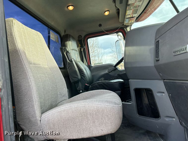 image for item EV9404 2017 Mack CXU613  semi truck