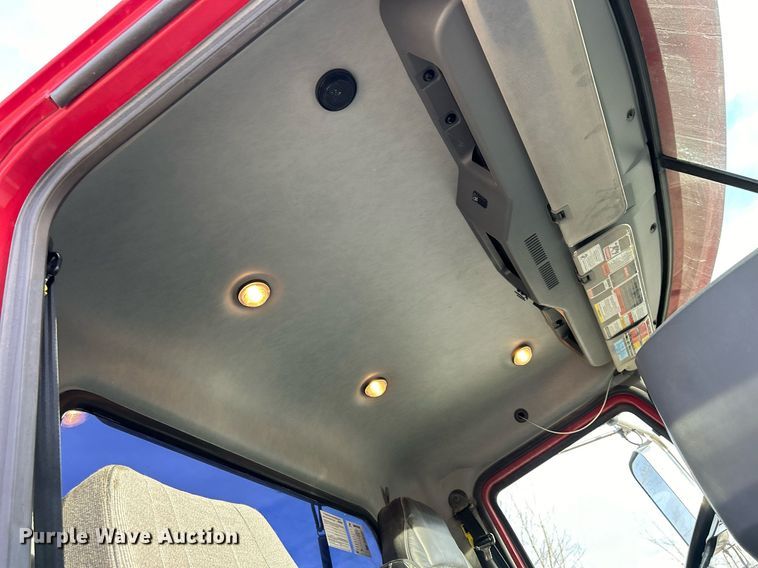 image for item EV9404 2017 Mack CXU613  semi truck