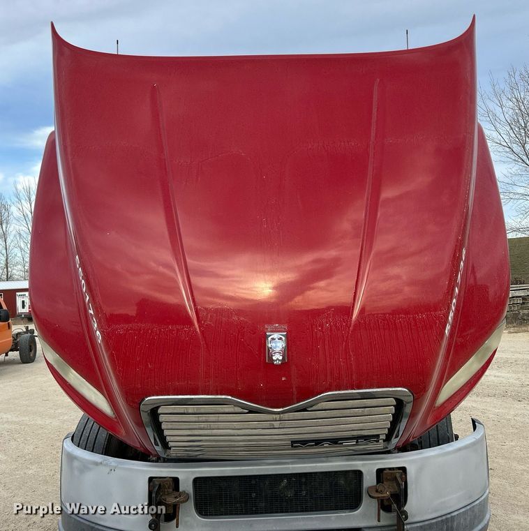 image for item EV9404 2017 Mack CXU613  semi truck
