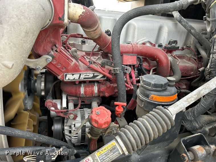 image for item EV9404 2017 Mack CXU613  semi truck