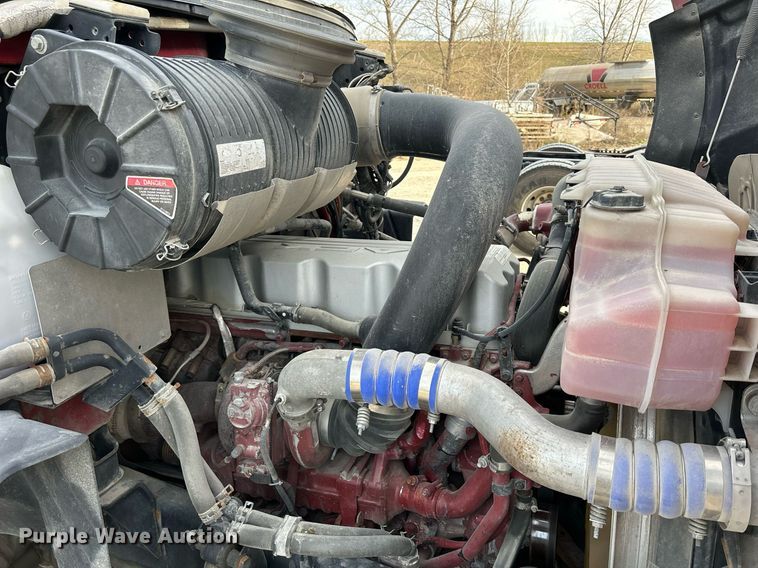 image for item EV9404 2017 Mack CXU613  semi truck