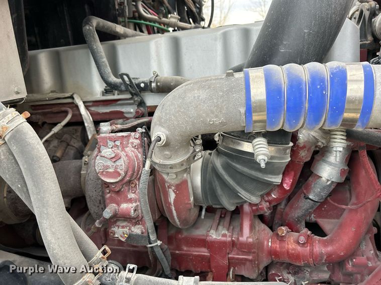 image for item EV9404 2017 Mack CXU613  semi truck