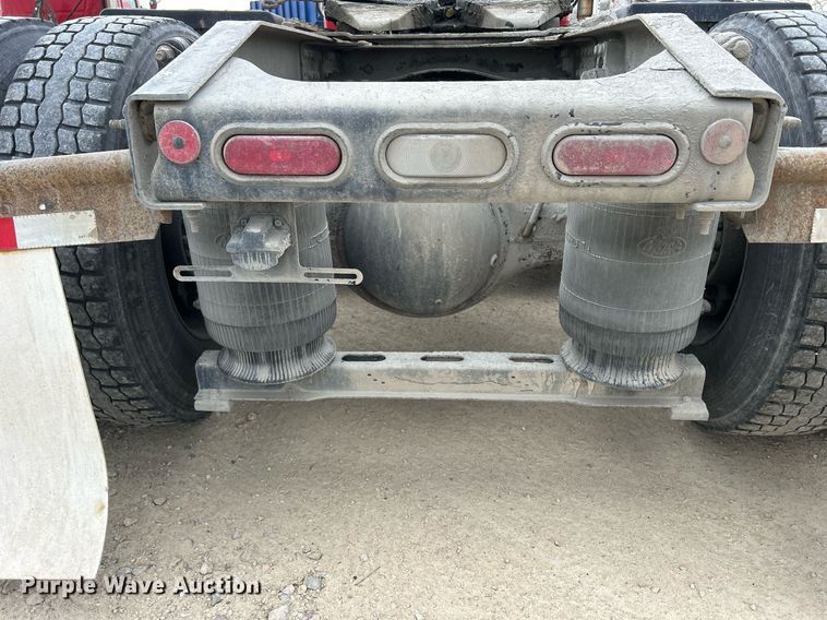 image for item EV9404 2017 Mack CXU613  semi truck