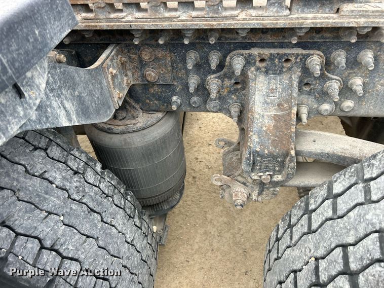 image for item EV9404 2017 Mack CXU613  semi truck