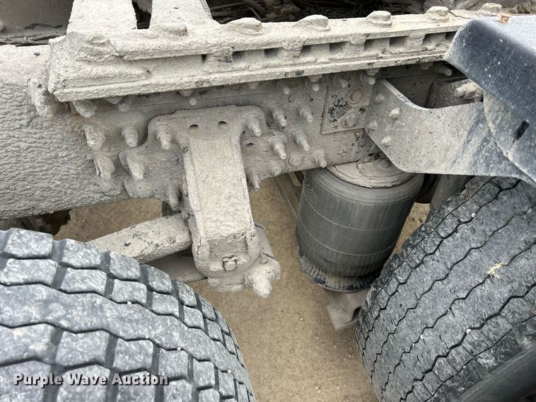 image for item EV9404 2017 Mack CXU613  semi truck