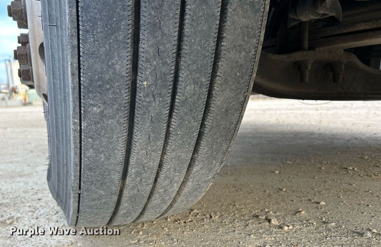 image for item EV9404 2017 Mack CXU613  semi truck