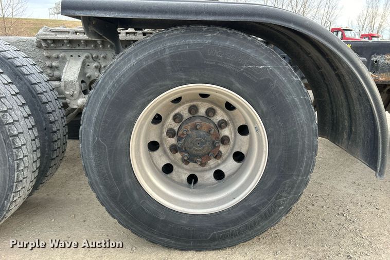 image for item EV9404 2017 Mack CXU613  semi truck