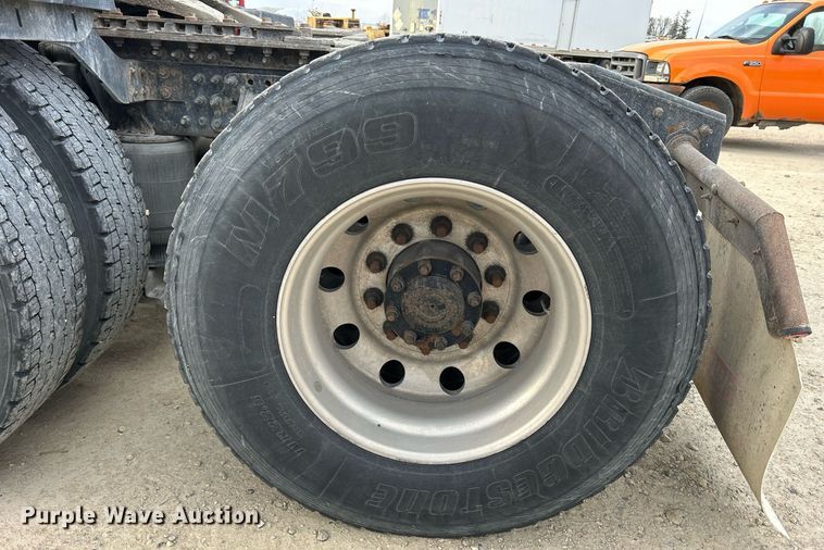 image for item EV9404 2017 Mack CXU613  semi truck