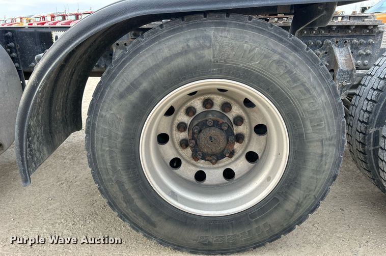 image for item EV9404 2017 Mack CXU613  semi truck