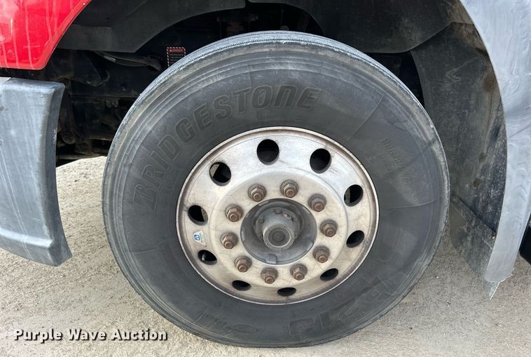 image for item EV9404 2017 Mack CXU613  semi truck