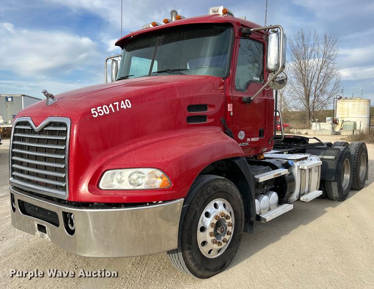 image for item EV9405 2017 Mack CXU613  semi truck