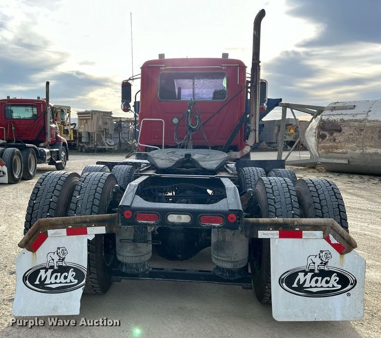 image for item EV9405 2017 Mack CXU613  semi truck