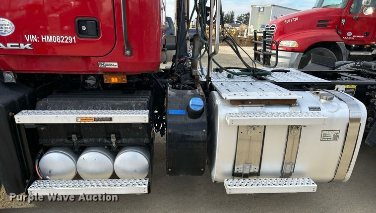 image for item EV9405 2017 Mack CXU613  semi truck