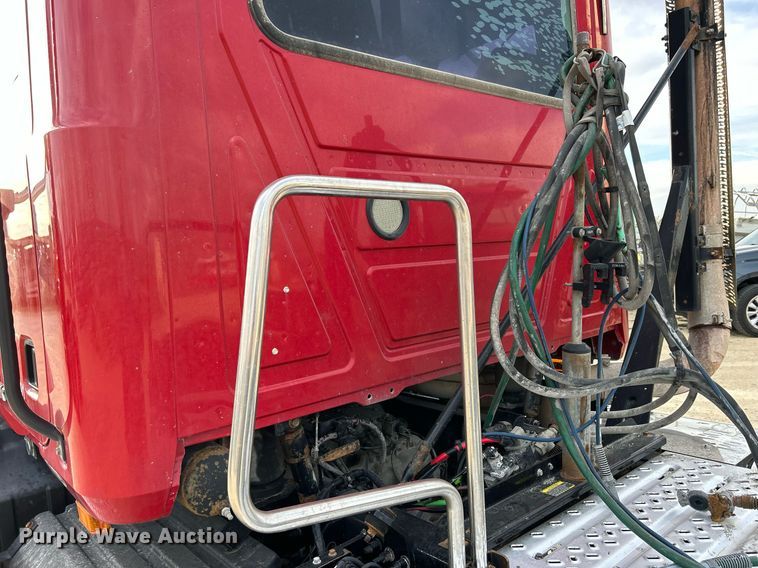 image for item EV9405 2017 Mack CXU613  semi truck