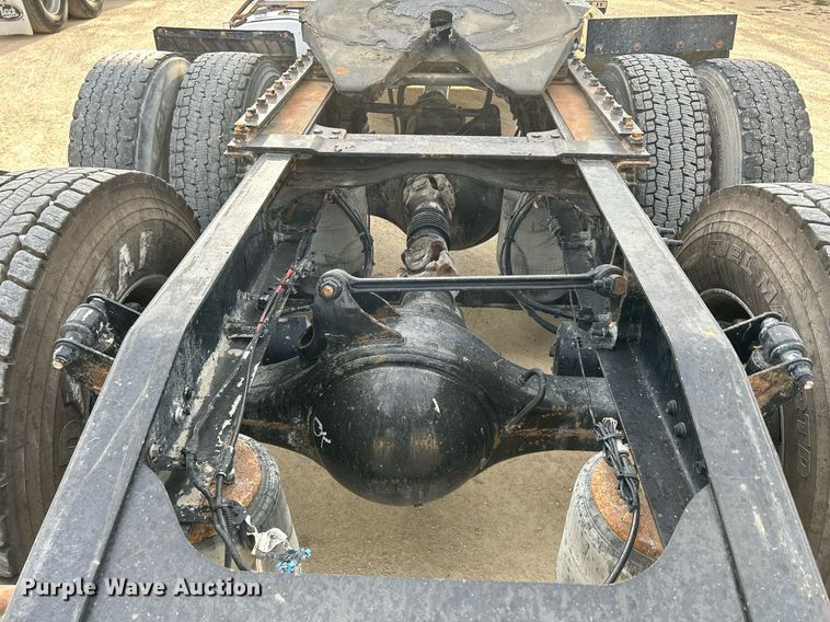 image for item EV9405 2017 Mack CXU613  semi truck