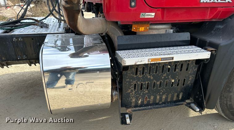 image for item EV9405 2017 Mack CXU613  semi truck