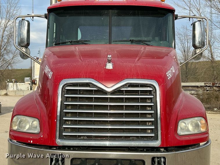 image for item EV9405 2017 Mack CXU613  semi truck