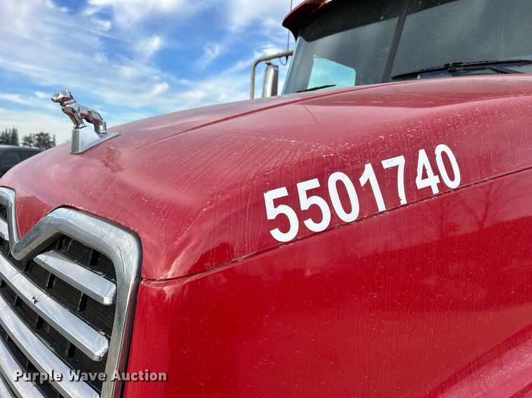 image for item EV9405 2017 Mack CXU613  semi truck