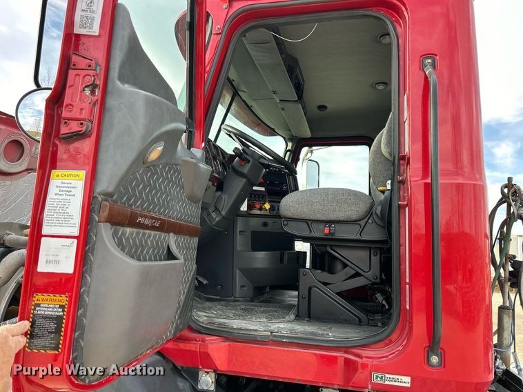 image for item EV9405 2017 Mack CXU613  semi truck