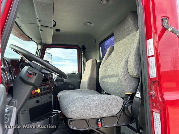 image for item EV9405 2017 Mack CXU613  semi truck