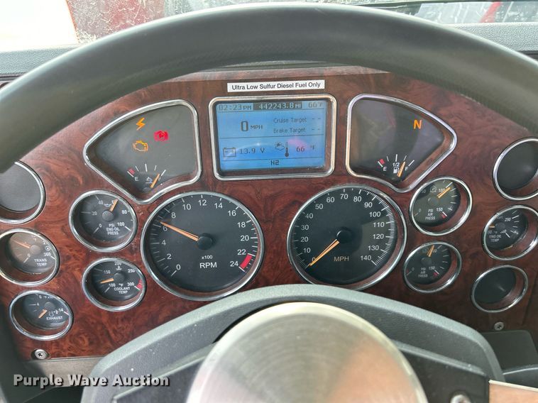 image for item EV9405 2017 Mack CXU613  semi truck