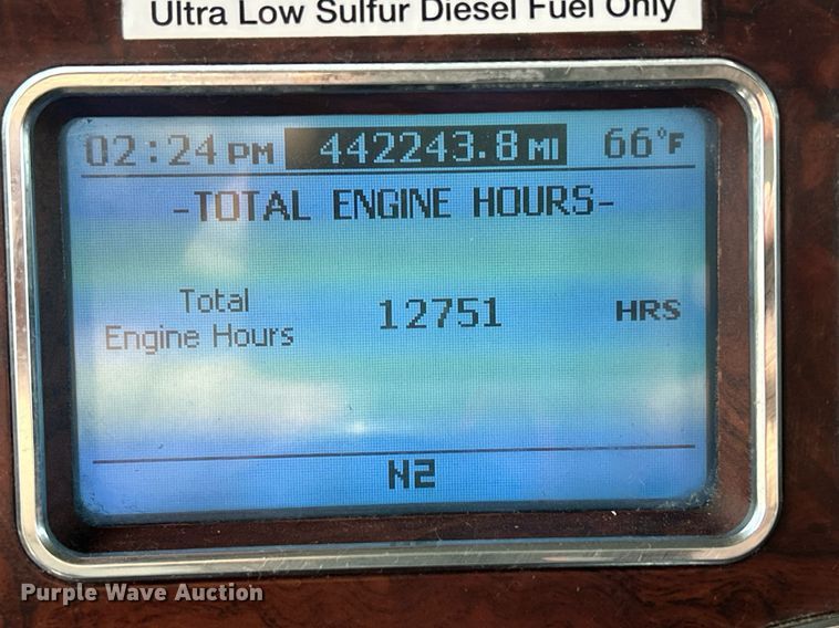 image for item EV9405 2017 Mack CXU613  semi truck