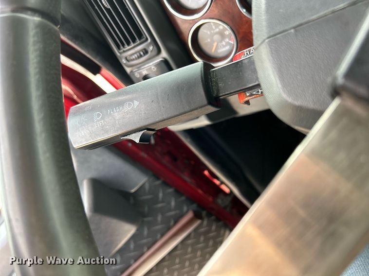 image for item EV9405 2017 Mack CXU613  semi truck