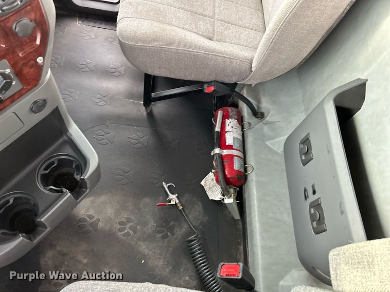 image for item EV9405 2017 Mack CXU613  semi truck