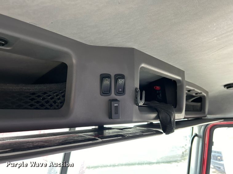 image for item EV9405 2017 Mack CXU613  semi truck