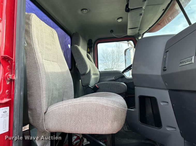 image for item EV9405 2017 Mack CXU613  semi truck