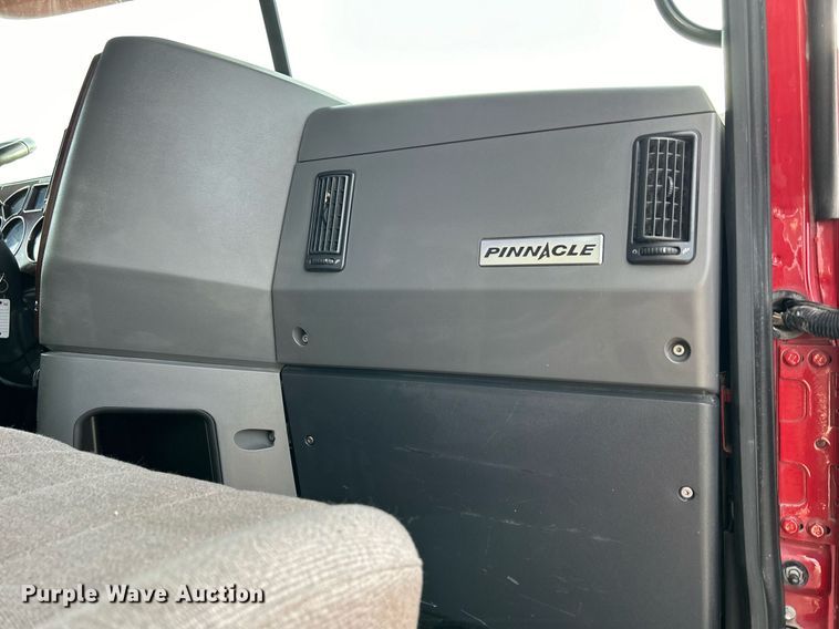 image for item EV9405 2017 Mack CXU613  semi truck