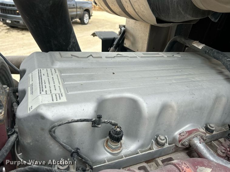 image for item EV9405 2017 Mack CXU613  semi truck