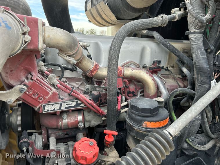 image for item EV9405 2017 Mack CXU613  semi truck