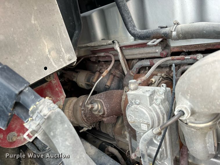 image for item EV9405 2017 Mack CXU613  semi truck