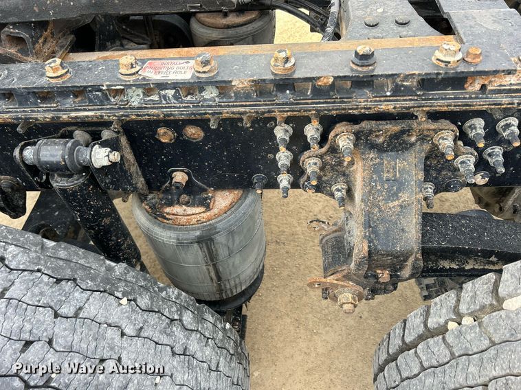 image for item EV9405 2017 Mack CXU613  semi truck