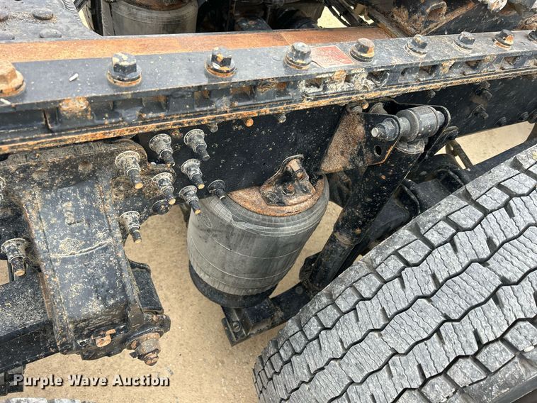 image for item EV9405 2017 Mack CXU613  semi truck