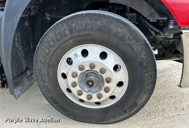 image for item EV9405 2017 Mack CXU613  semi truck