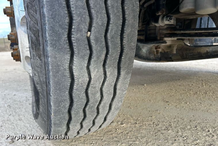 image for item EV9405 2017 Mack CXU613  semi truck