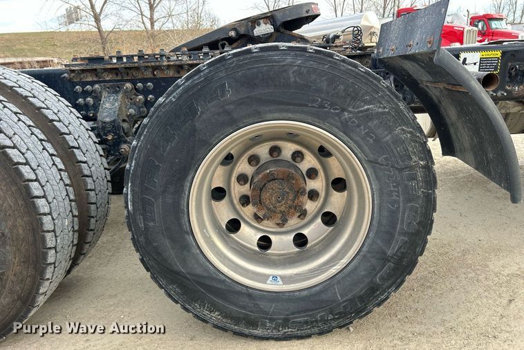 image for item EV9405 2017 Mack CXU613  semi truck