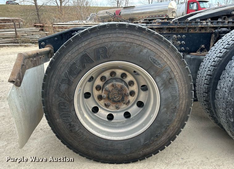 image for item EV9405 2017 Mack CXU613  semi truck