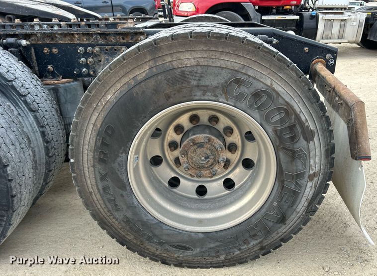 image for item EV9405 2017 Mack CXU613  semi truck