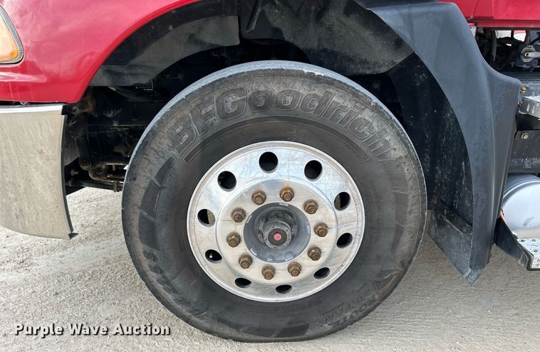 image for item EV9405 2017 Mack CXU613  semi truck