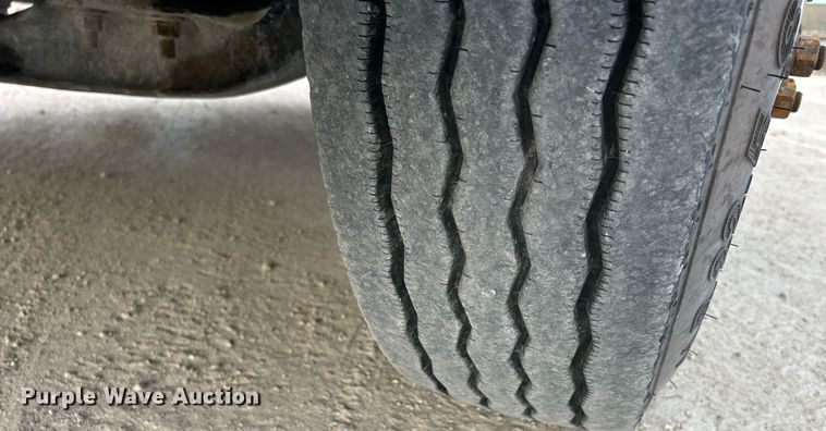 image for item EV9405 2017 Mack CXU613  semi truck