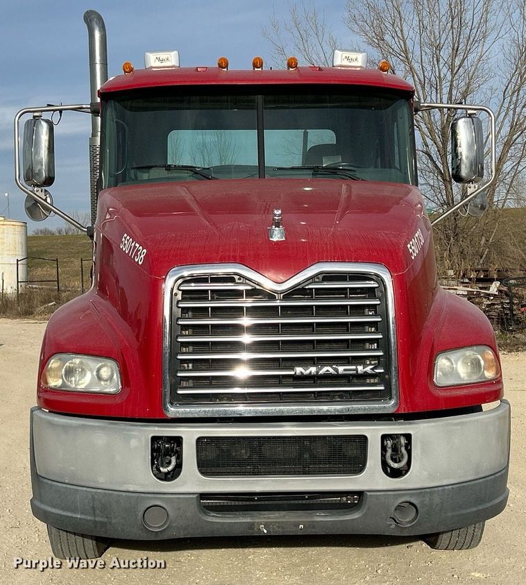 image for item EV9406 2017 Mack CXU613  semi truck