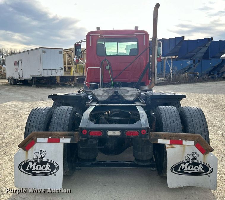 image for item EV9406 2017 Mack CXU613  semi truck