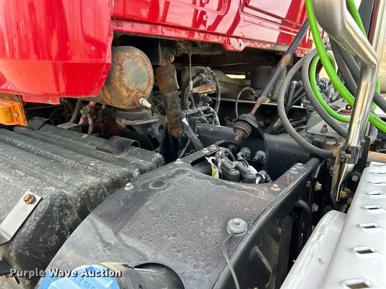 image for item EV9406 2017 Mack CXU613  semi truck