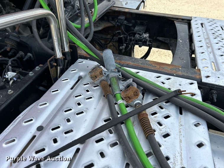 image for item EV9406 2017 Mack CXU613  semi truck