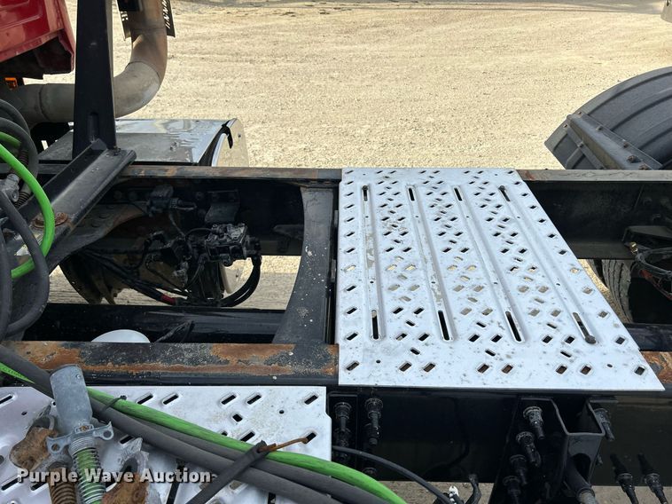 image for item EV9406 2017 Mack CXU613  semi truck