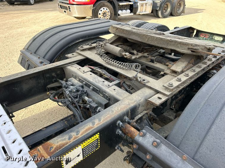 image for item EV9406 2017 Mack CXU613  semi truck